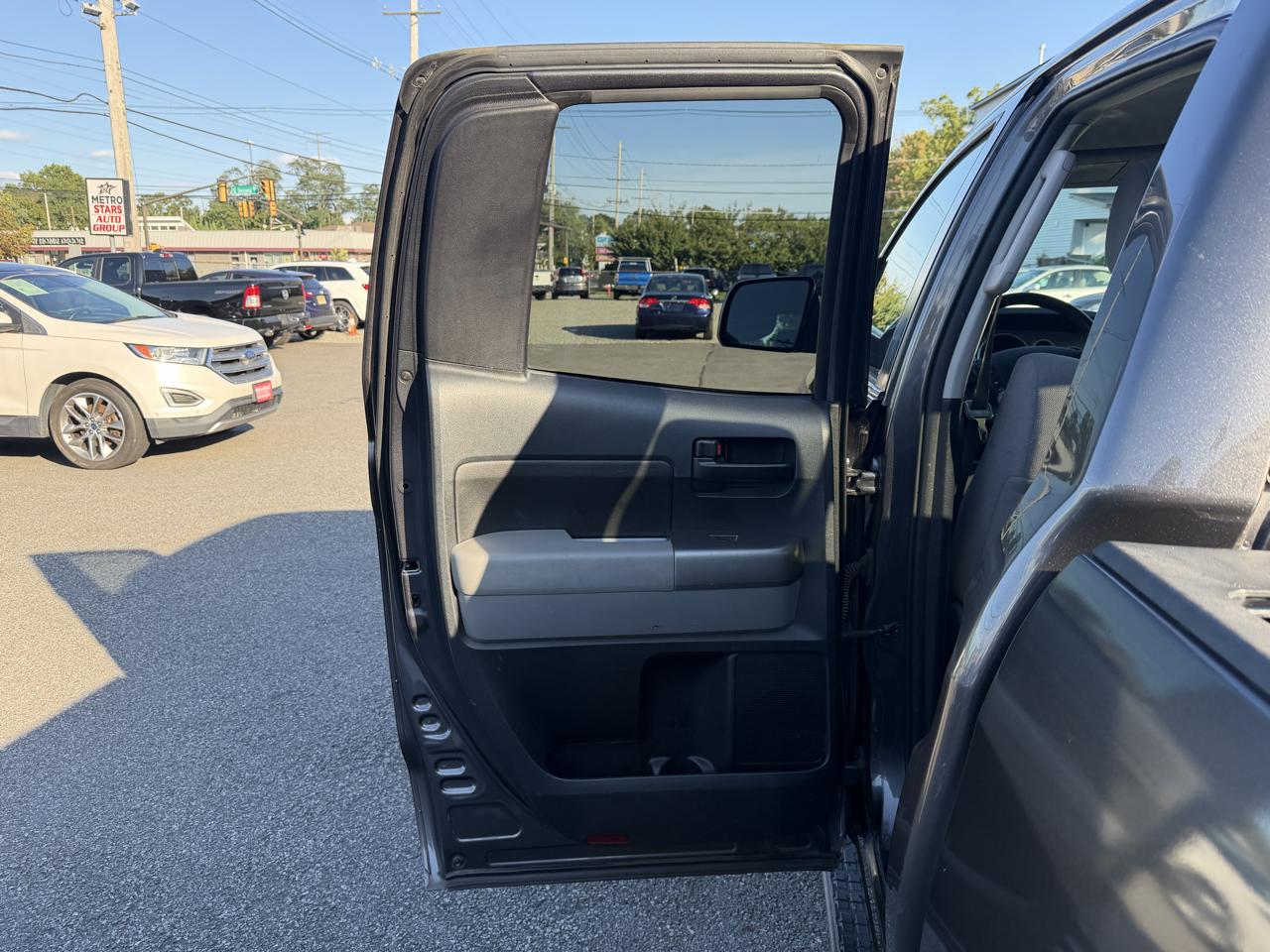 Toyota Tundra Tundra-Grade 5.7L Double Cab 4WD 2012