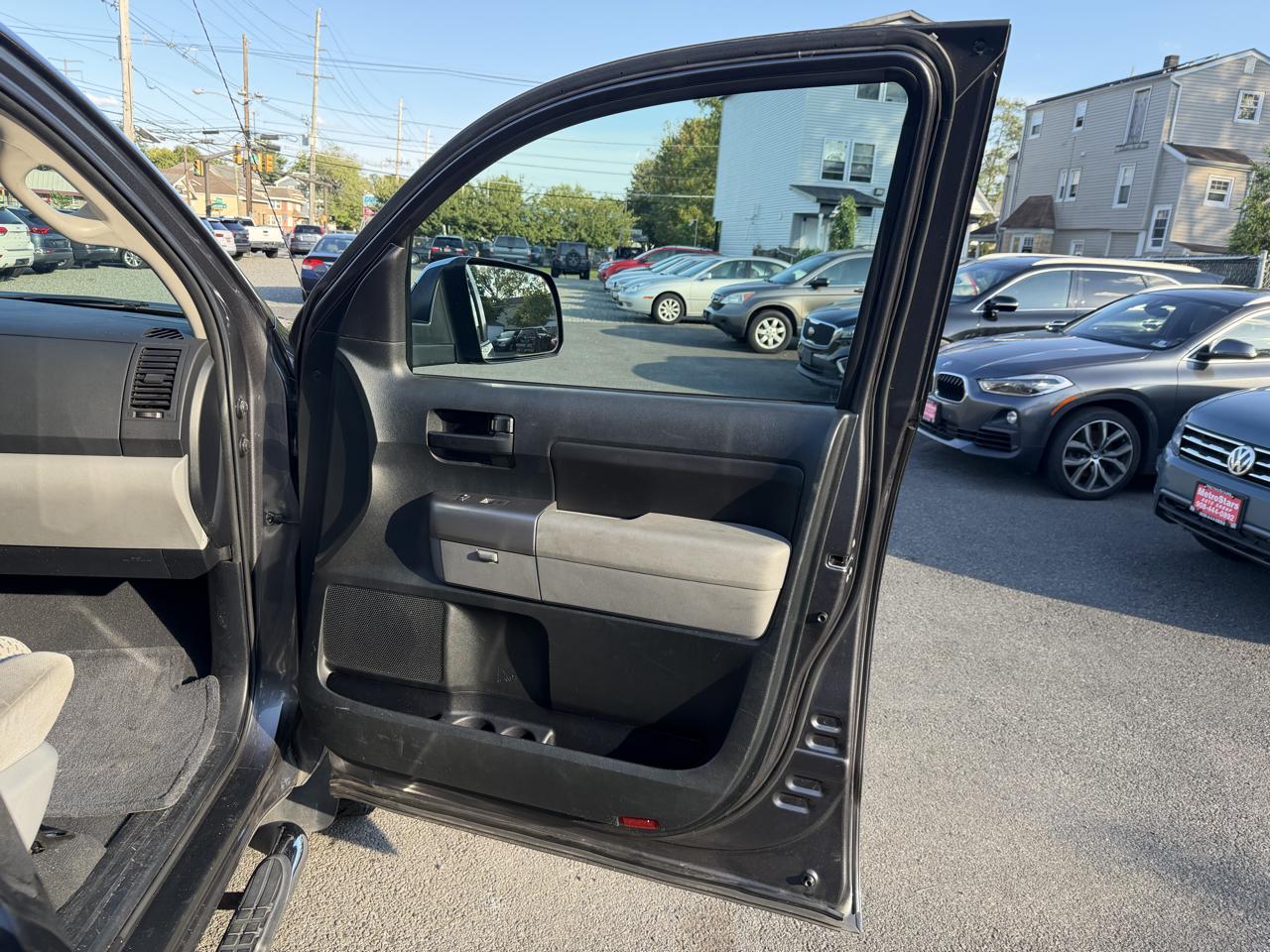 Toyota Tundra Tundra-Grade 5.7L Double Cab 4WD 2012