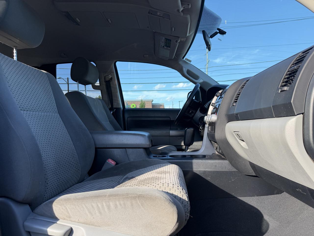 Toyota Tundra Tundra-Grade 5.7L Double Cab 4WD 2012