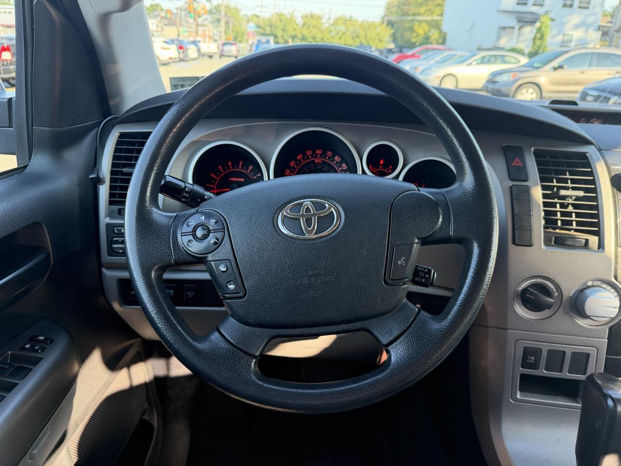 Toyota Tundra Tundra-Grade 5.7L Double Cab 4WD 2012