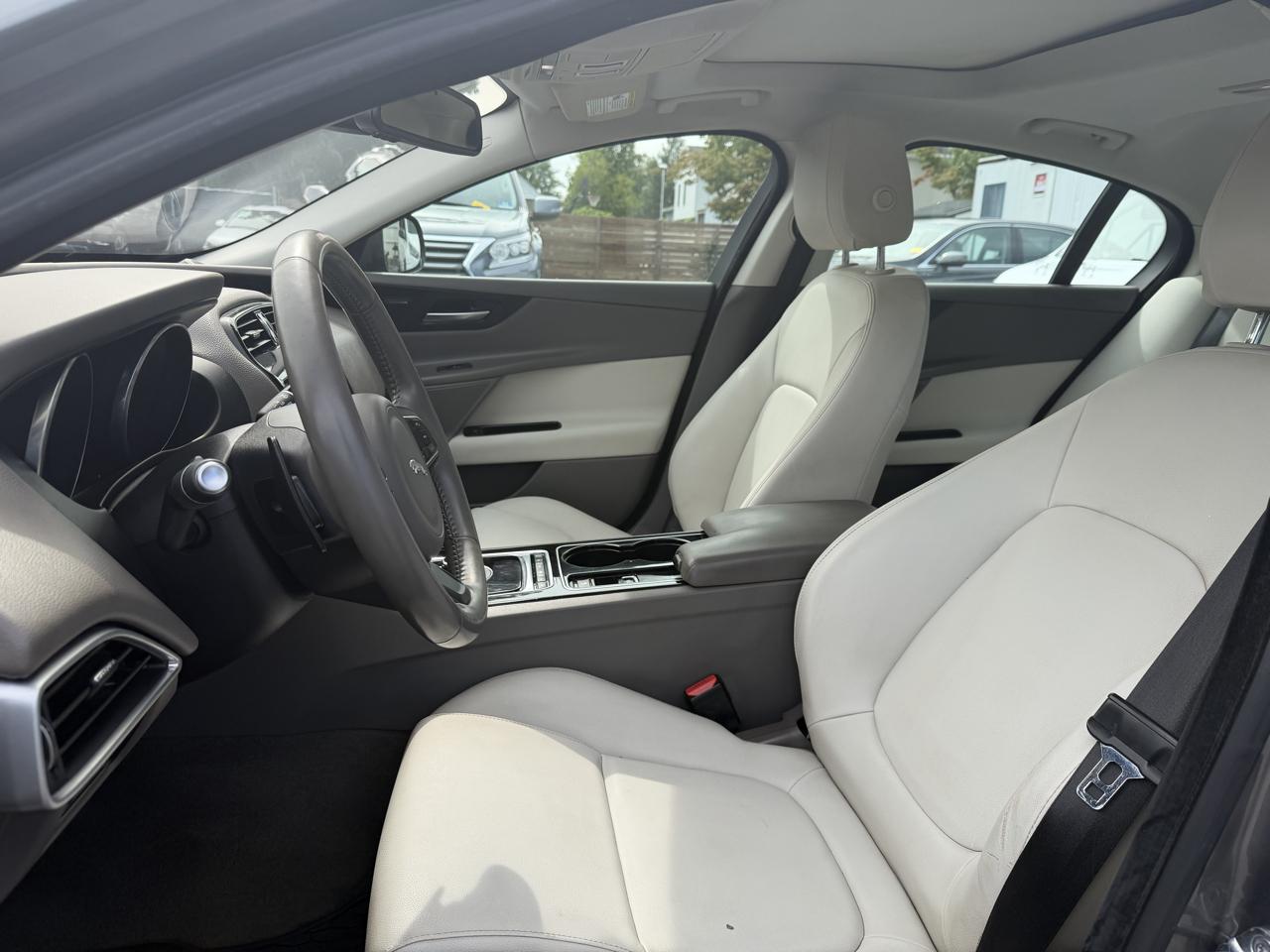 Jaguar XE 35t Premium AWD 2017