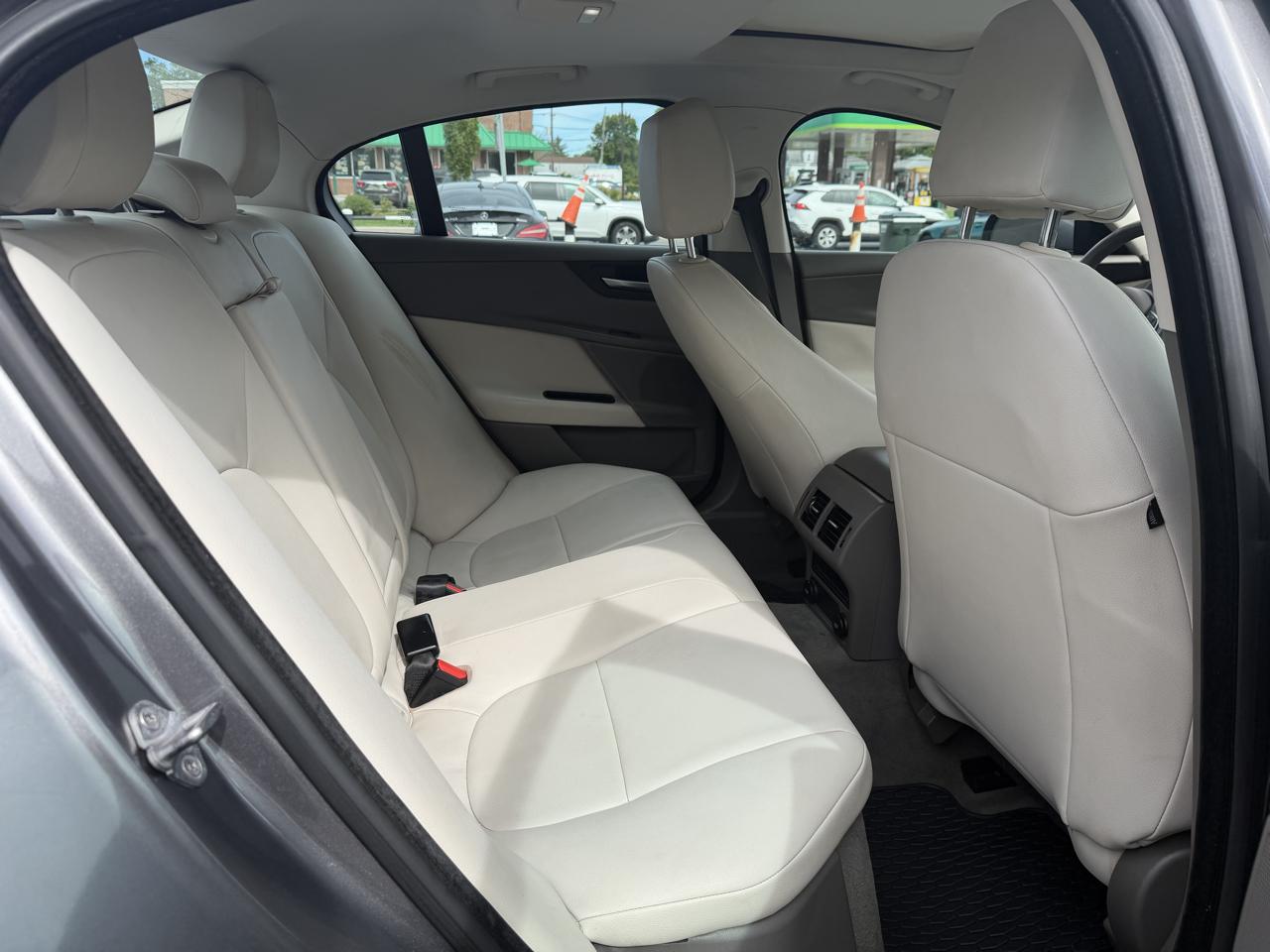 Jaguar XE 35t Premium AWD 2017