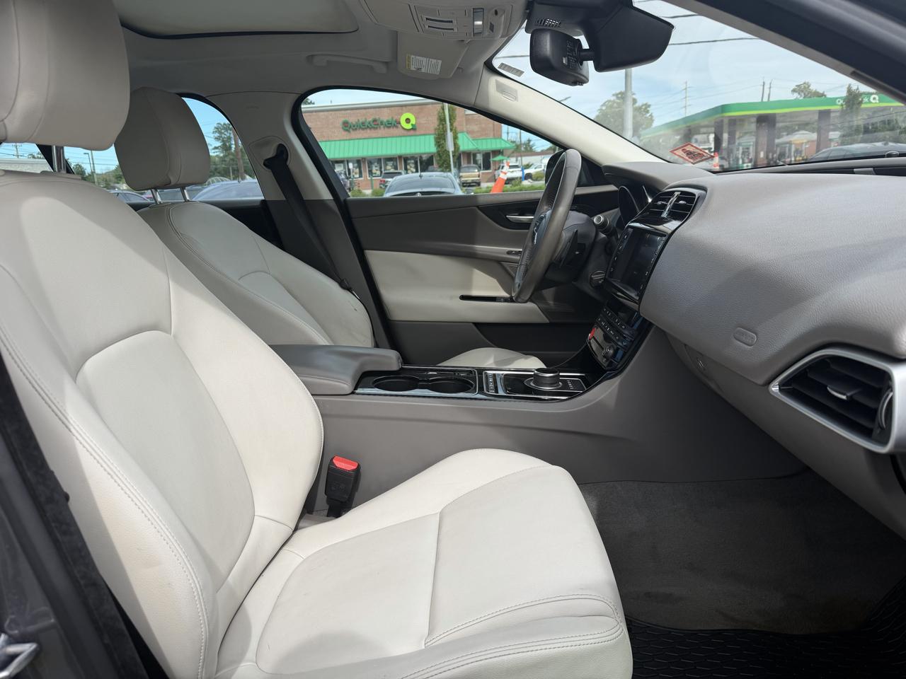 Jaguar XE 35t Premium AWD 2017