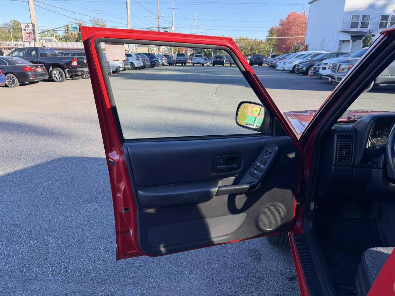 Jeep Cherokee Sport 4-Door 4WD 2000