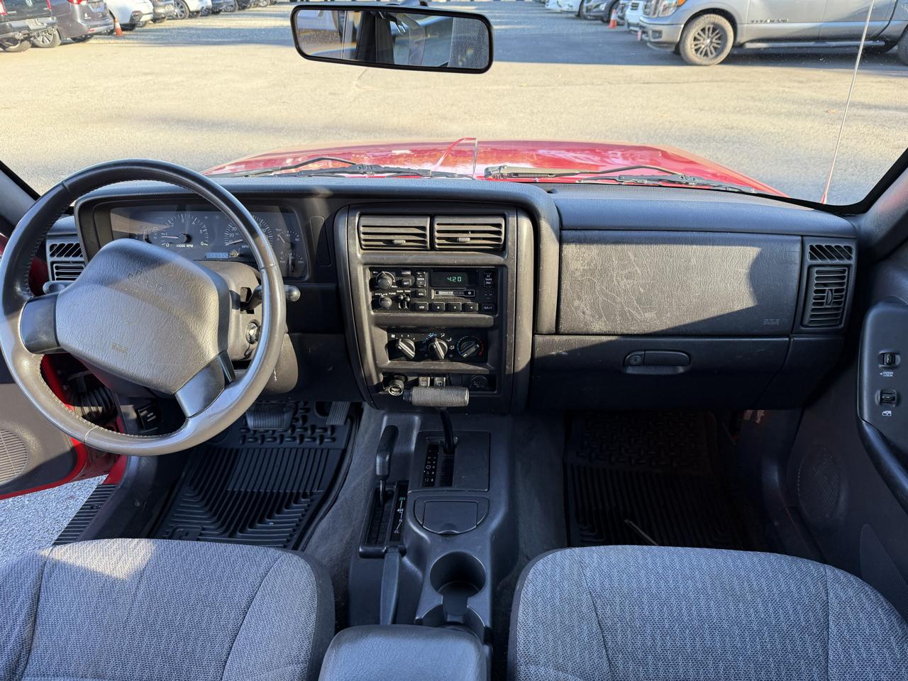 Jeep Cherokee Sport 4-Door 4WD 2000