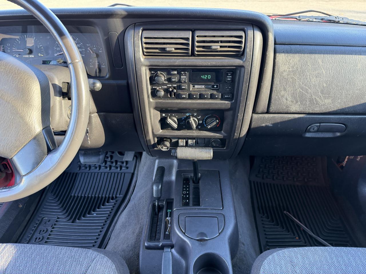 Jeep Cherokee Sport 4-Door 4WD 2000