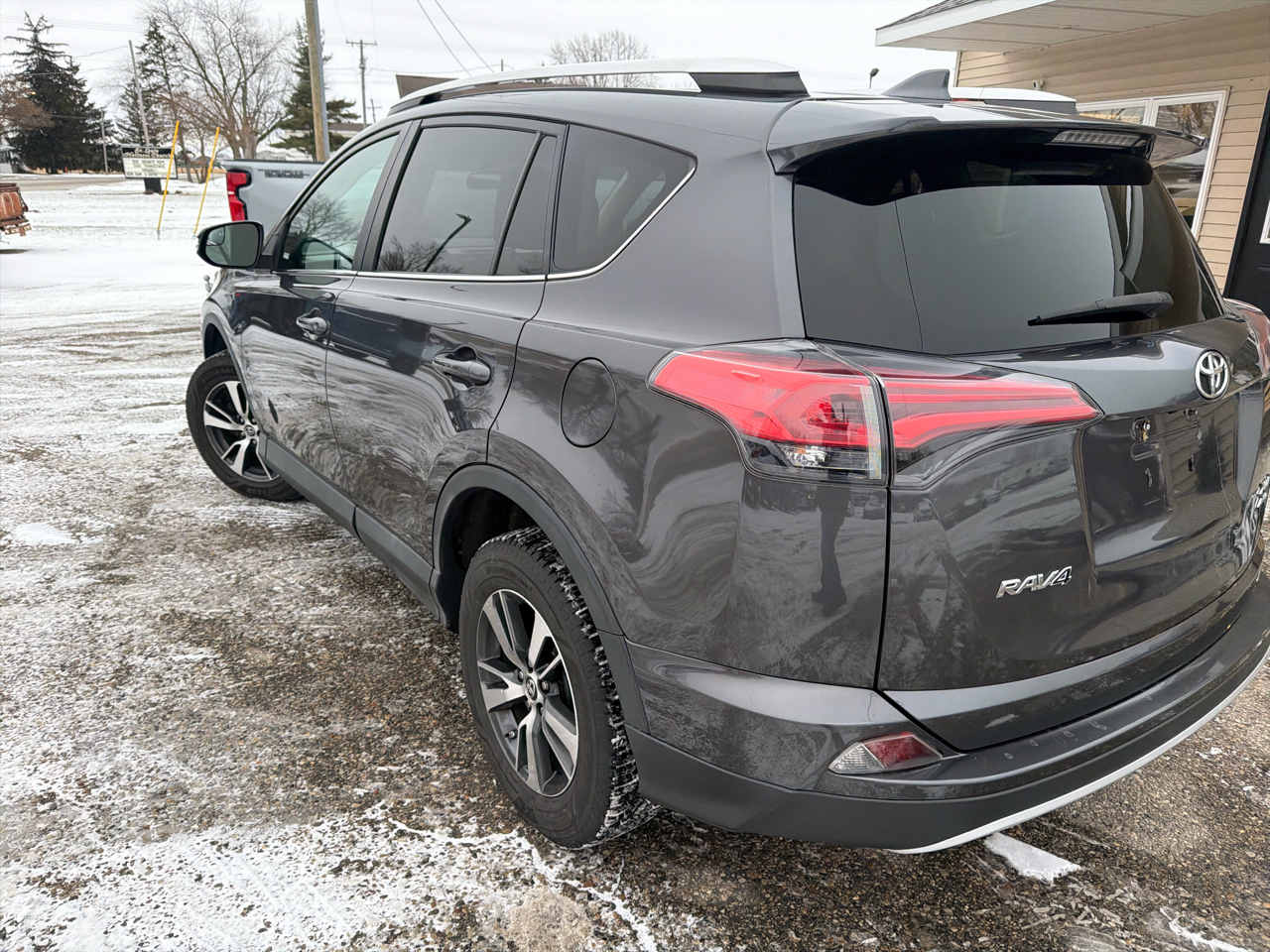 Toyota RAV4 AWD 4dr XLE (Natl) 2016