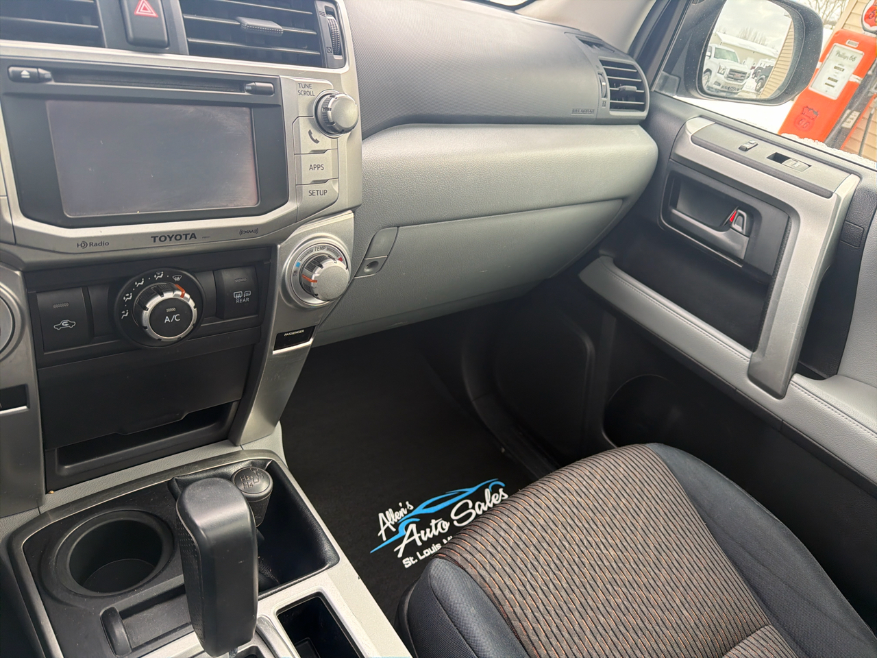 Toyota 4Runner 4WD 4dr V6 SR5 (Natl) 2012