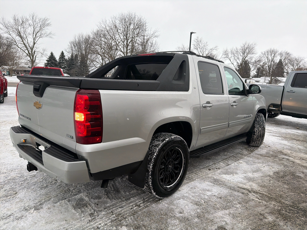 Chevrolet Avalanche 4WD Crew Cab LT 2011