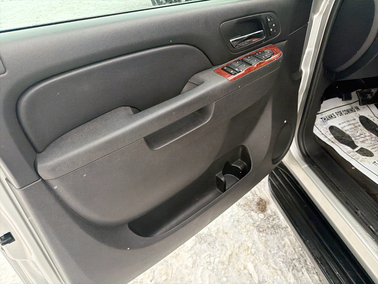 Chevrolet Avalanche 4WD Crew Cab LT 2011