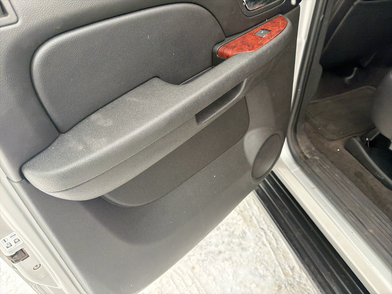 Chevrolet Avalanche 4WD Crew Cab LT 2011