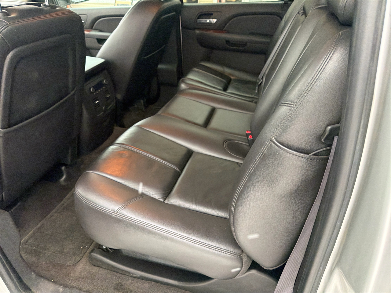 Chevrolet Avalanche 4WD Crew Cab LT 2011