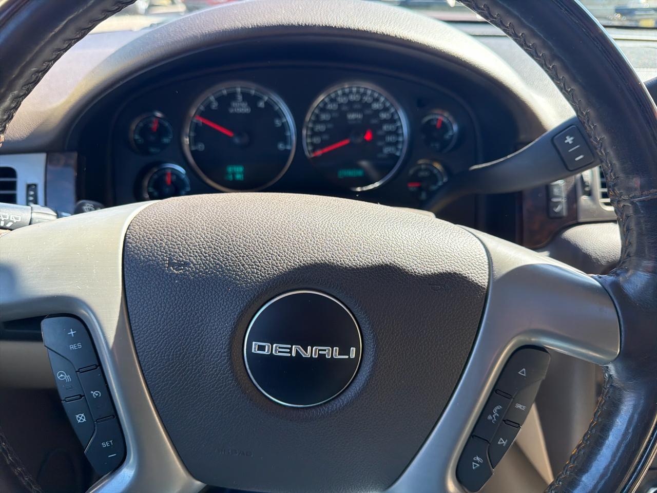 GMC Yukon AWD 4dr Denali 2014