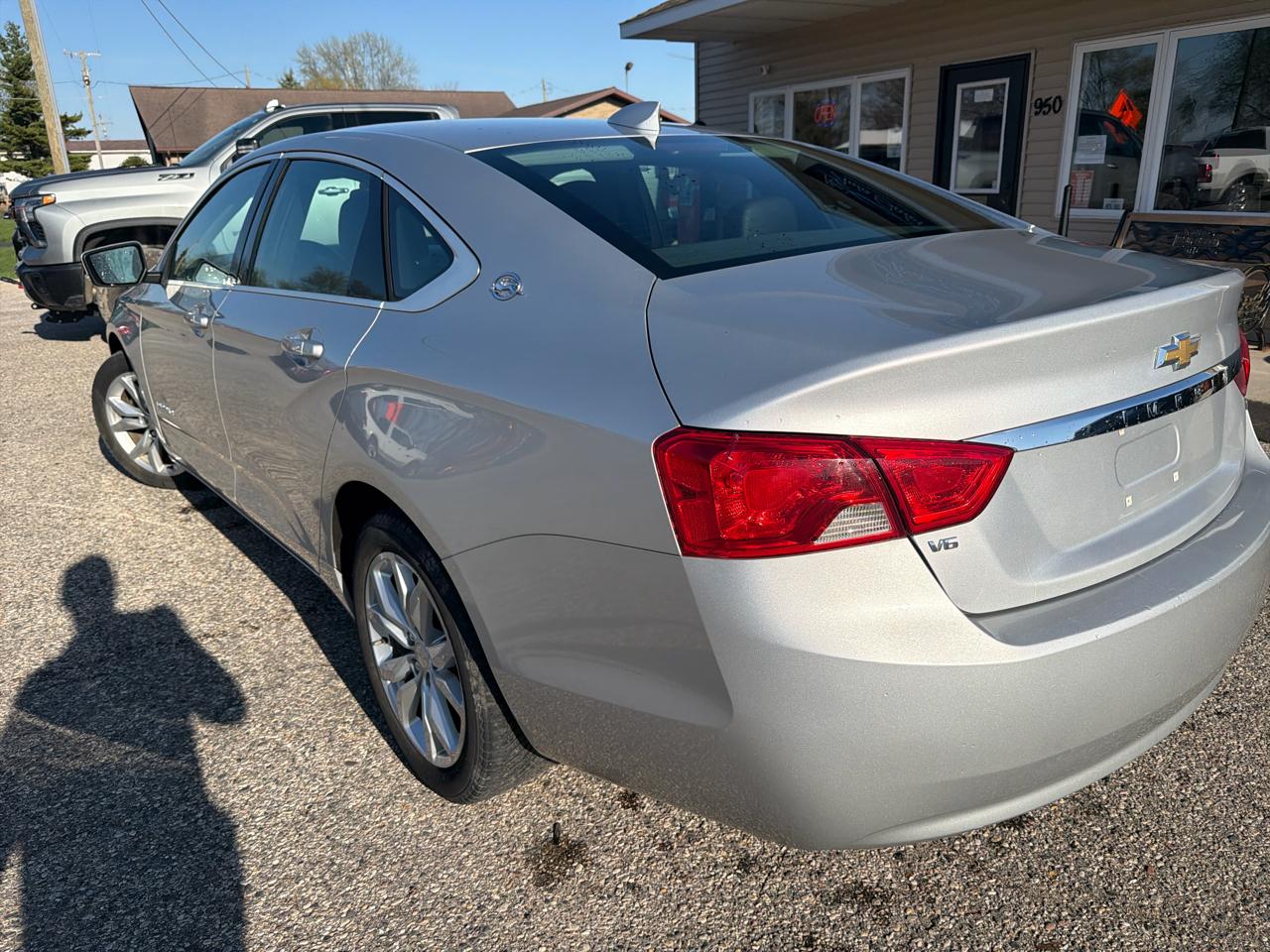 Chevrolet Impala 4dr Sdn LT w/1LT 2018