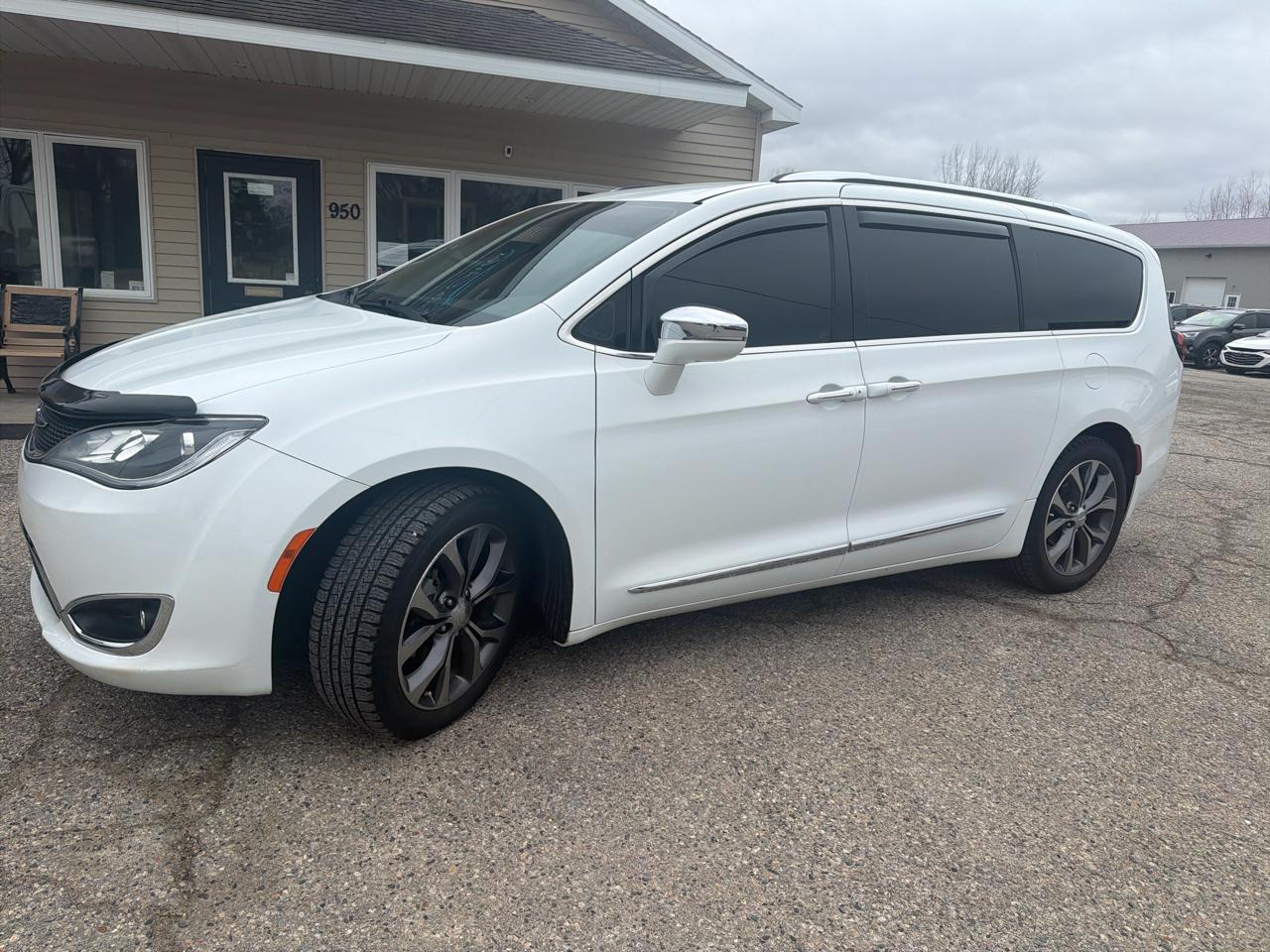 Chrysler Pacifica Limited FWD 2017