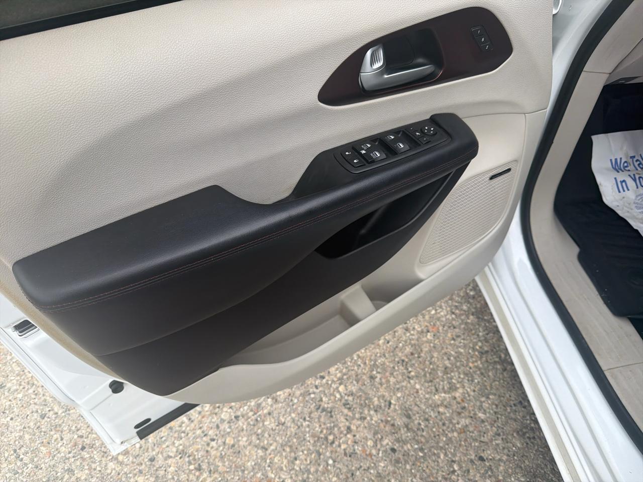 Chrysler Pacifica Limited FWD 2017