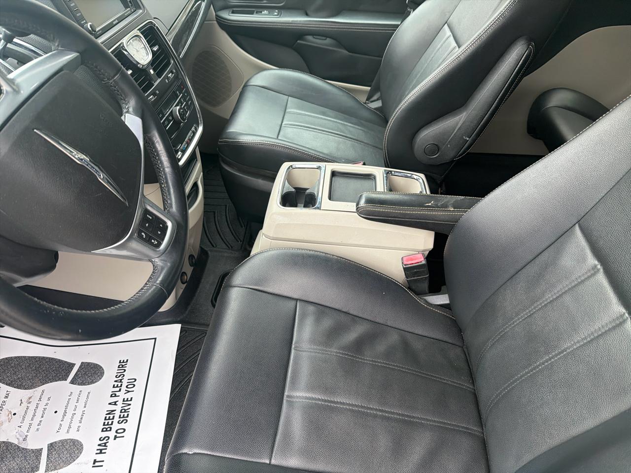 Chrysler Town & Country 4dr Wgn Touring 2013