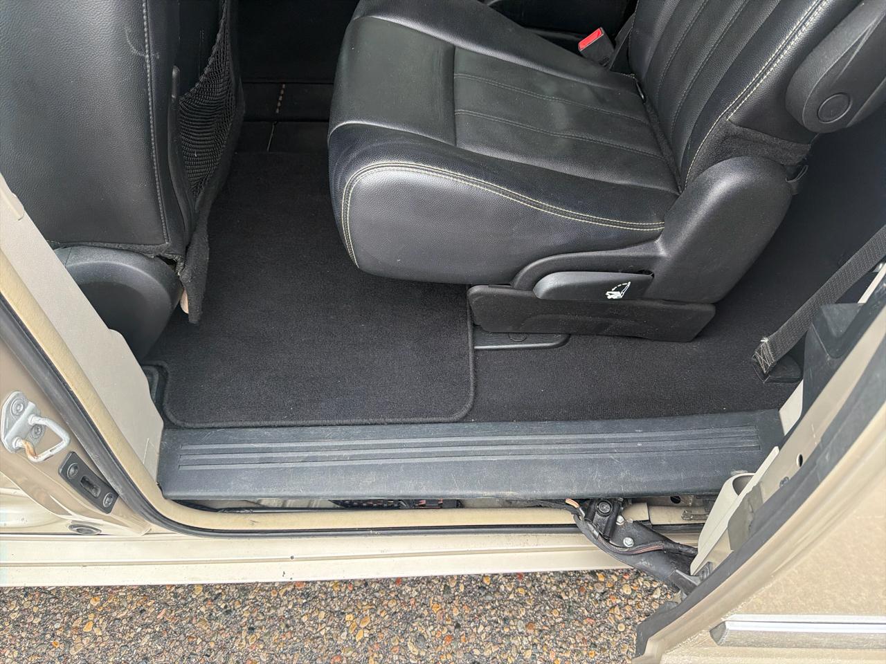 Chrysler Town & Country 4dr Wgn Touring 2013