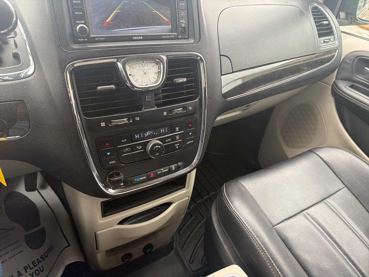 Chrysler Town & Country 4dr Wgn Touring 2013