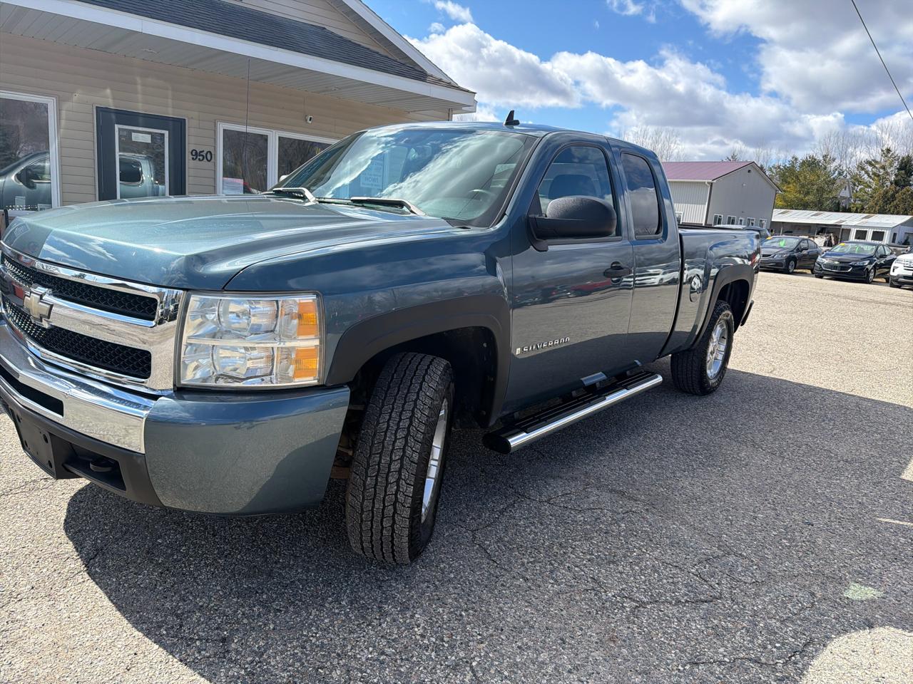 Chevrolet Silverado 1500 4WD Ext Cab 143.5" LT 2009