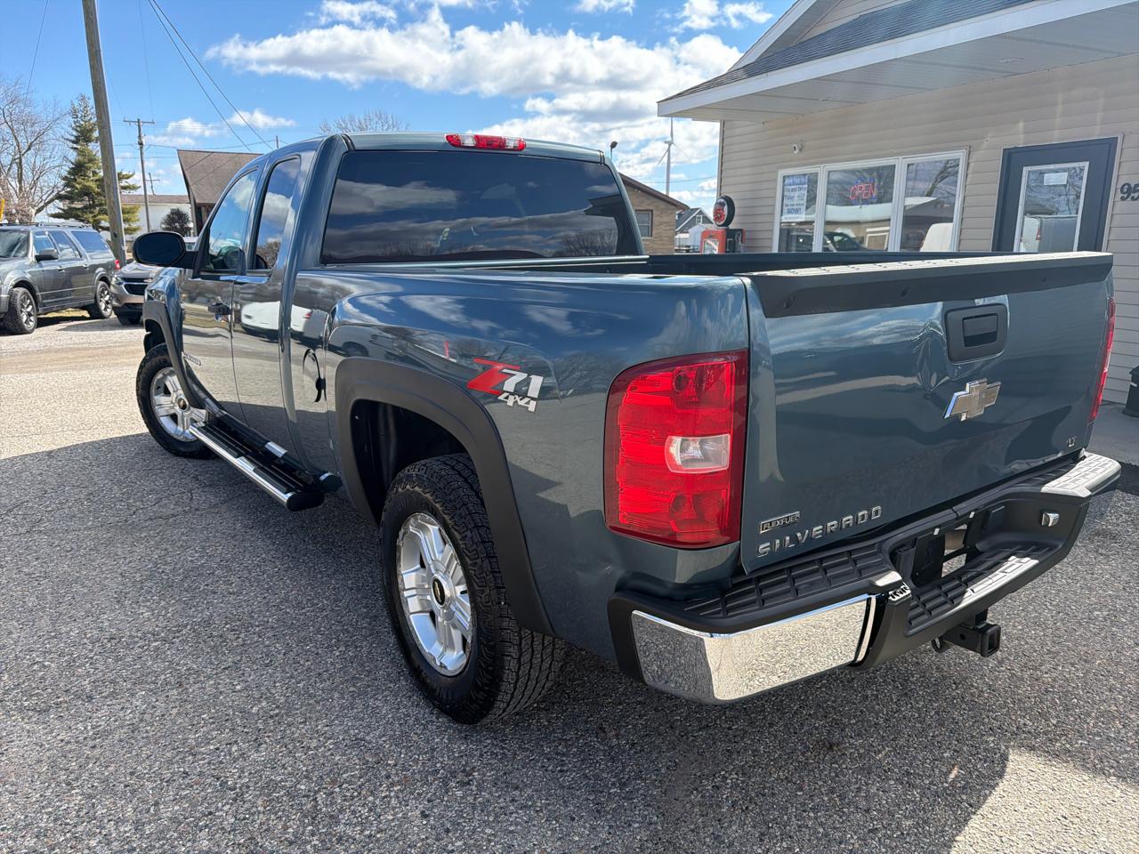 Chevrolet Silverado 1500 4WD Ext Cab 143.5" LT 2009