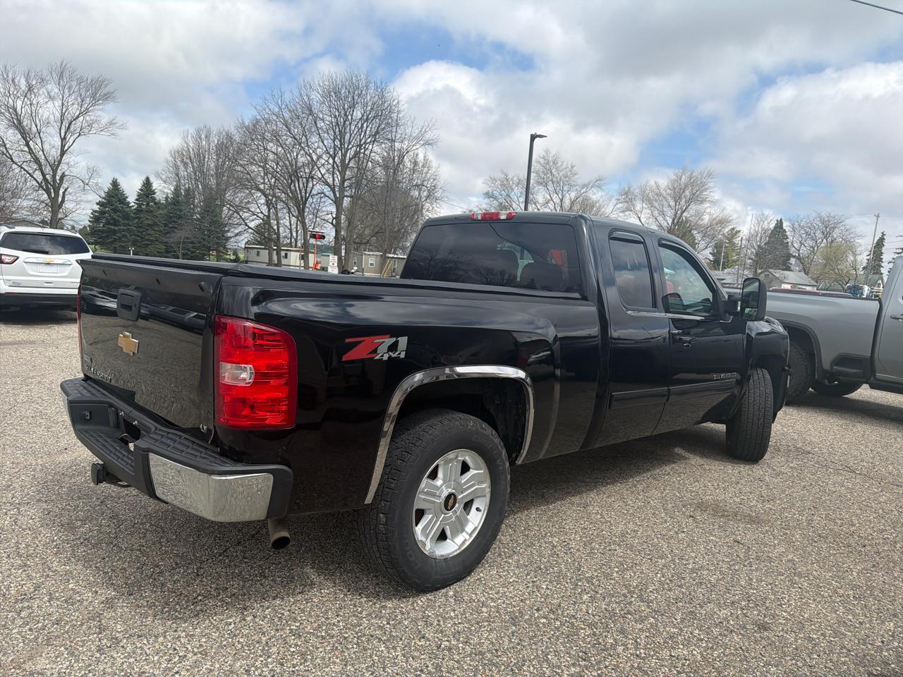 Chevrolet Silverado 1500 4WD Ext Cab 143.5" LT 2012