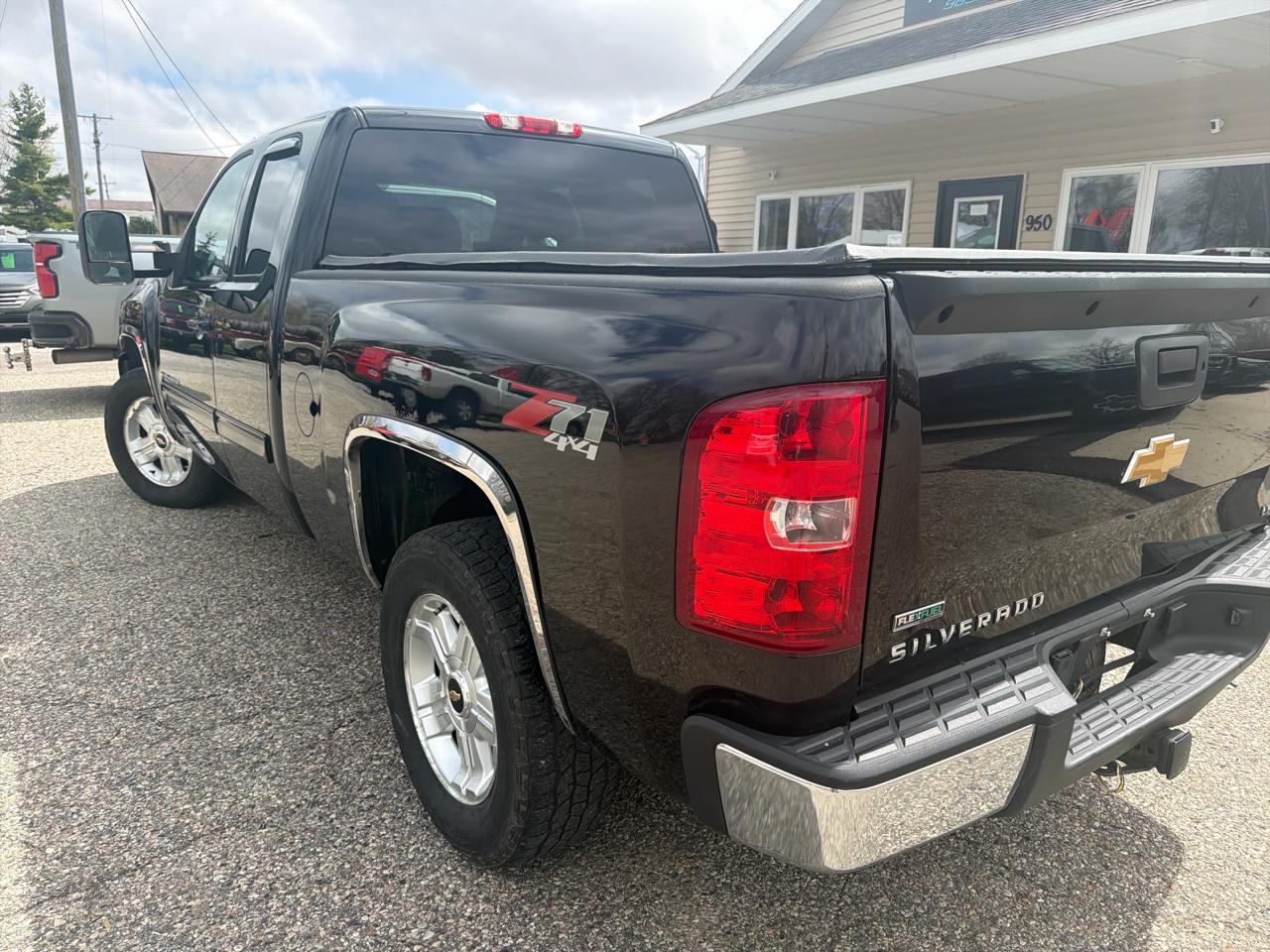 Chevrolet Silverado 1500 4WD Ext Cab 143.5" LT 2012