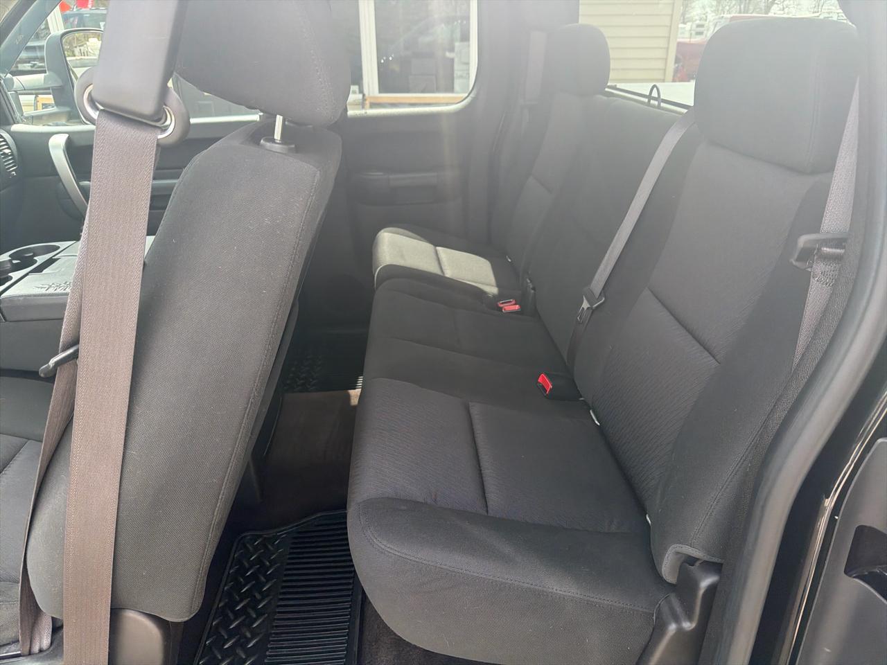 Chevrolet Silverado 1500 4WD Ext Cab 143.5" LT 2012