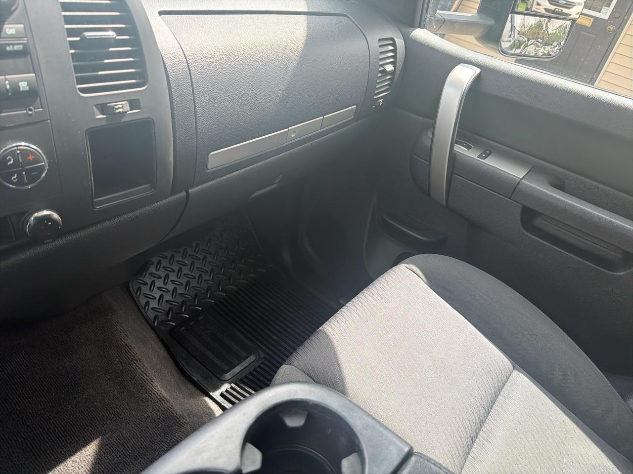 Chevrolet Silverado 1500 4WD Ext Cab 143.5" LT 2012