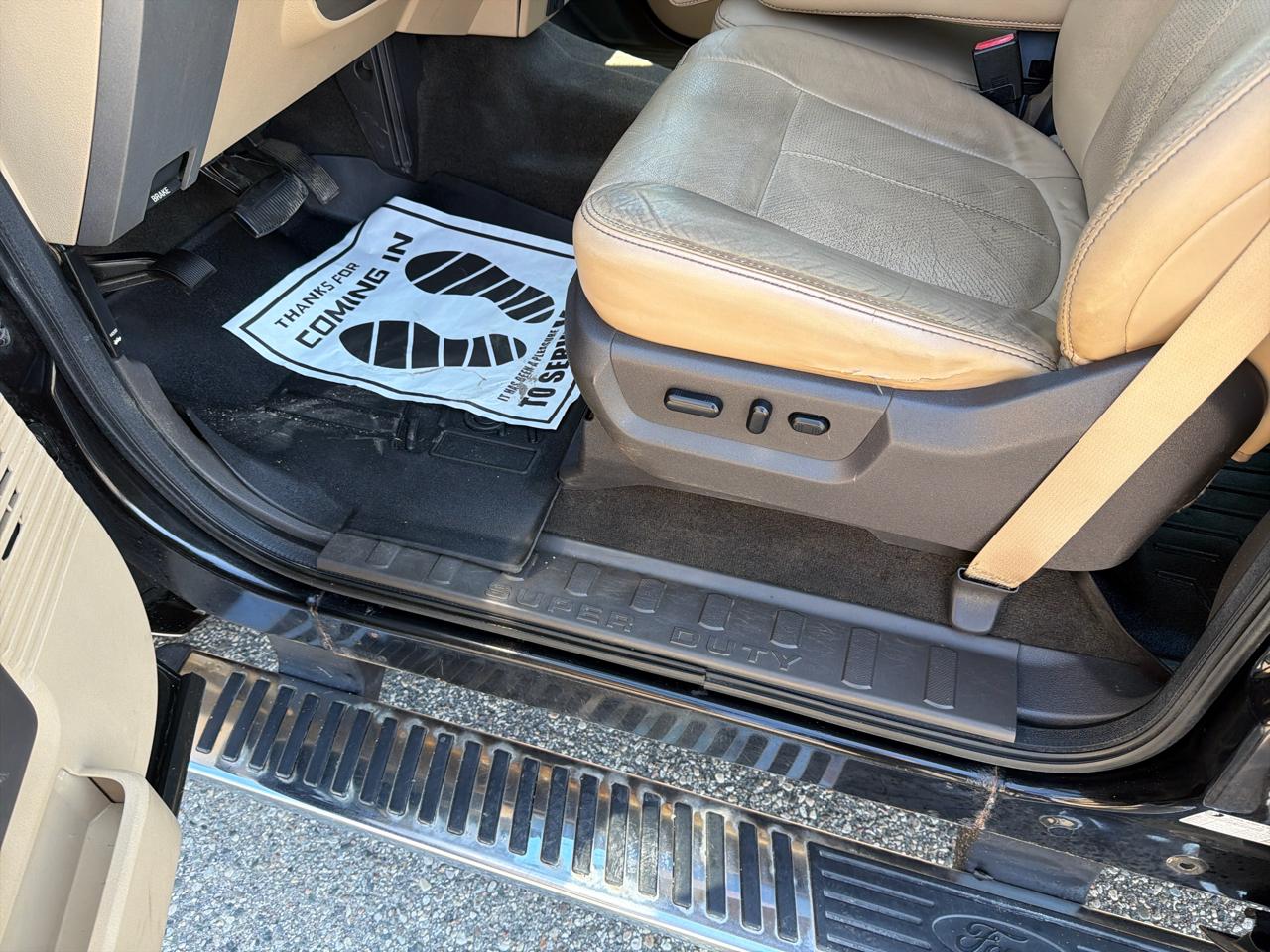 Ford Super Duty F-350 SRW Crew Cab 156" Lariat 4WD 2011