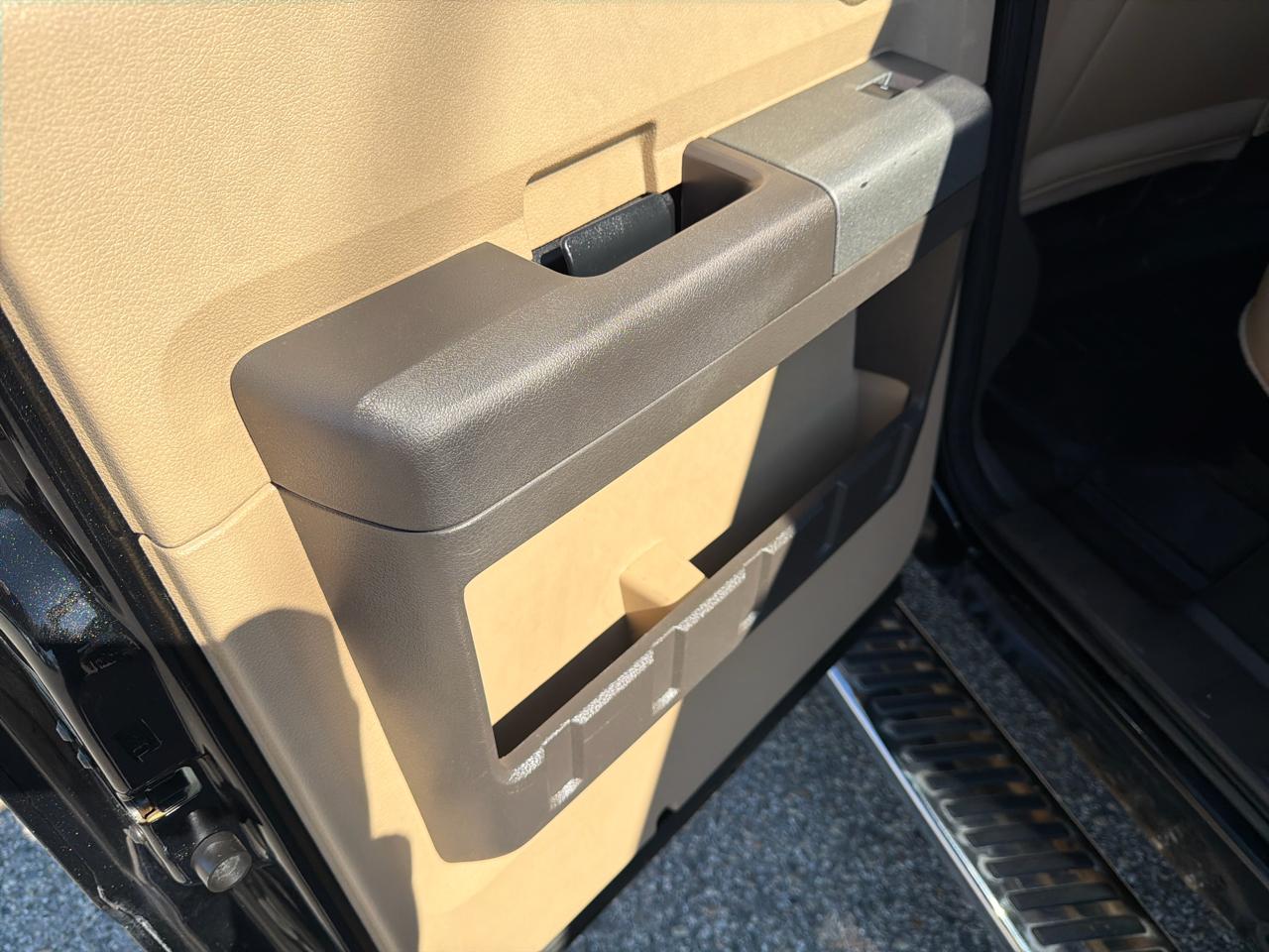 Ford Super Duty F-350 SRW Crew Cab 156" Lariat 4WD 2011