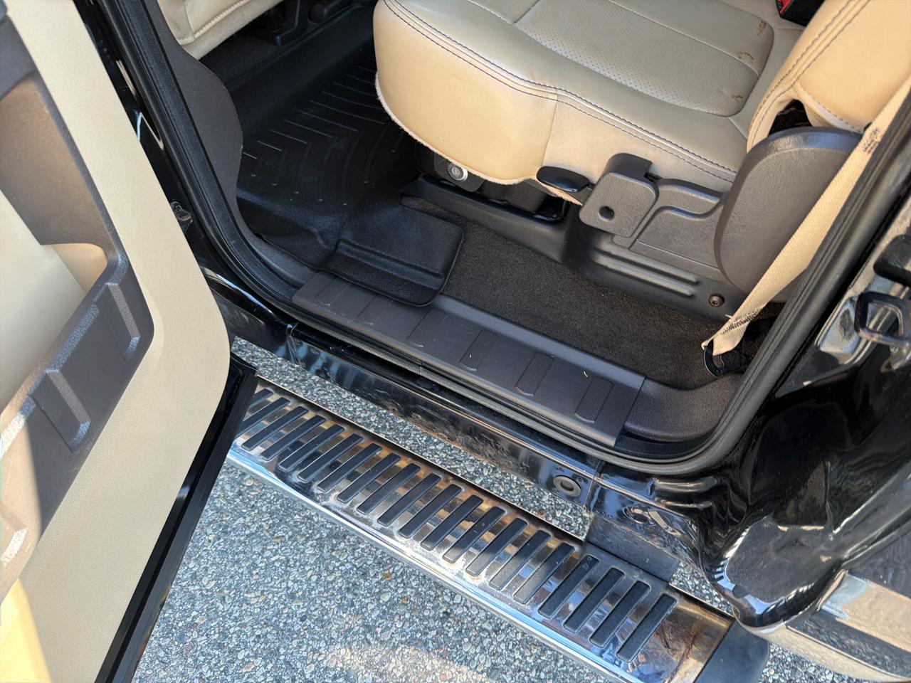 Ford Super Duty F-350 SRW Crew Cab 156" Lariat 4WD 2011