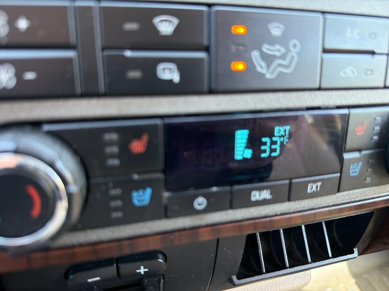 Ford Super Duty F-350 SRW Crew Cab 156" Lariat 4WD 2011