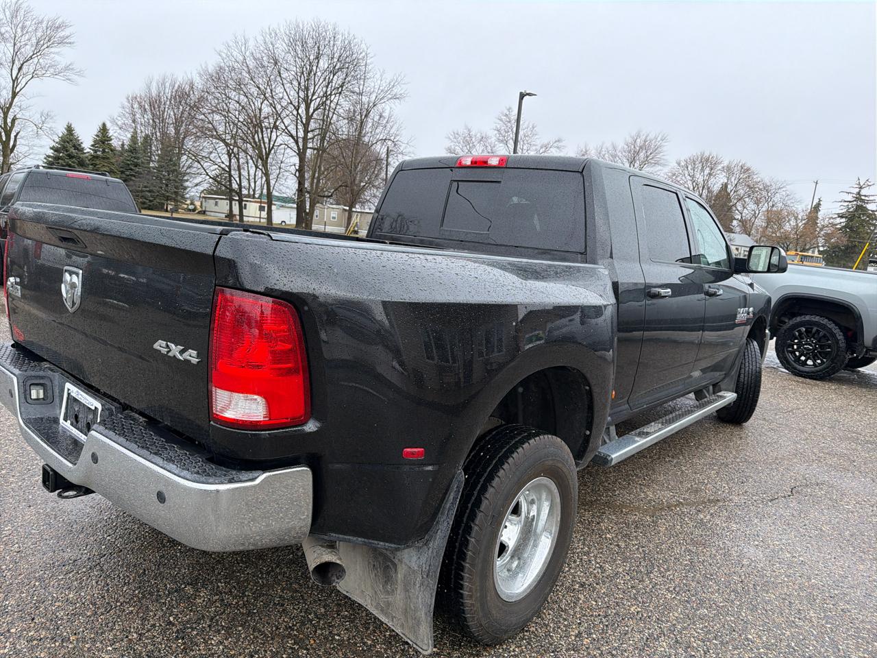 RAM 3500 4WD Mega Cab 160.5" Big Horn 2016