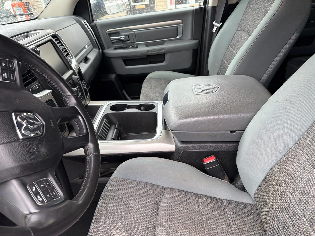 RAM 3500 4WD Mega Cab 160.5" Big Horn 2016