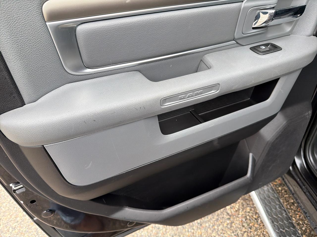 RAM 3500 4WD Mega Cab 160.5" Big Horn 2016