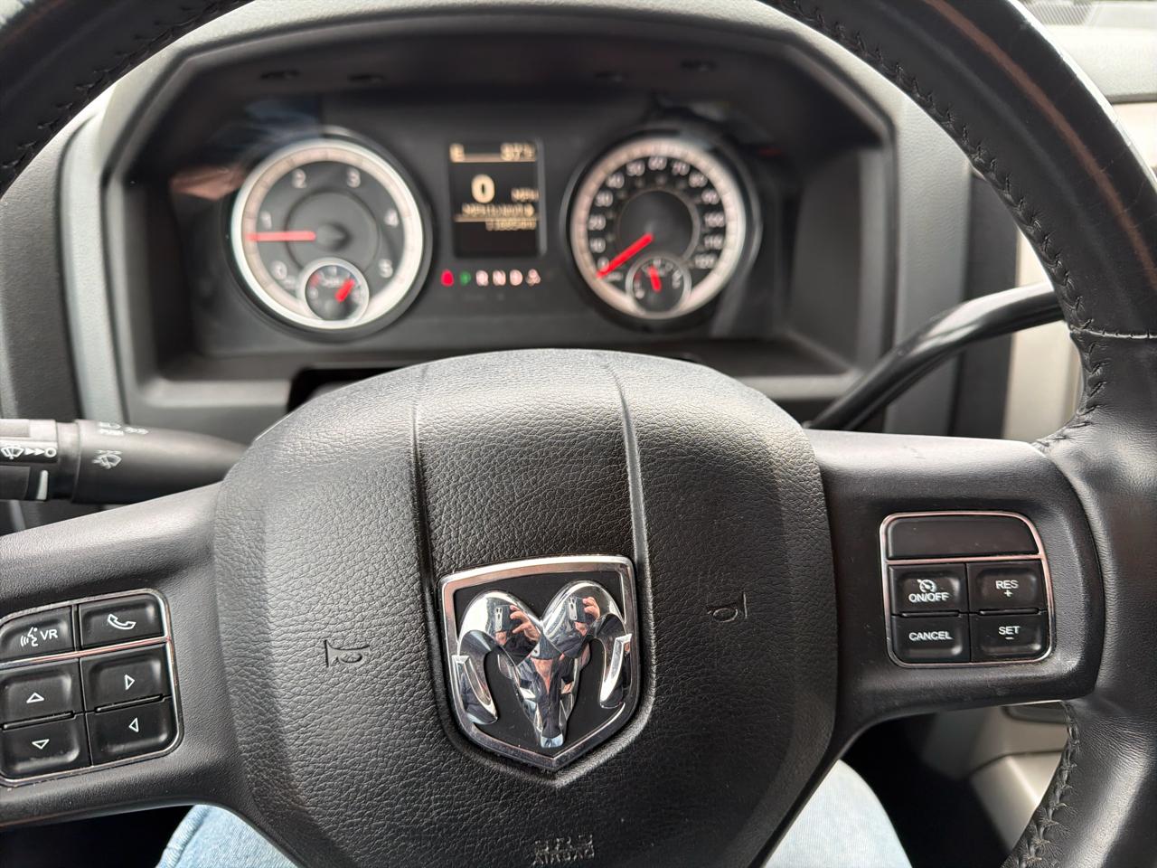 RAM 3500 4WD Mega Cab 160.5" Big Horn 2016