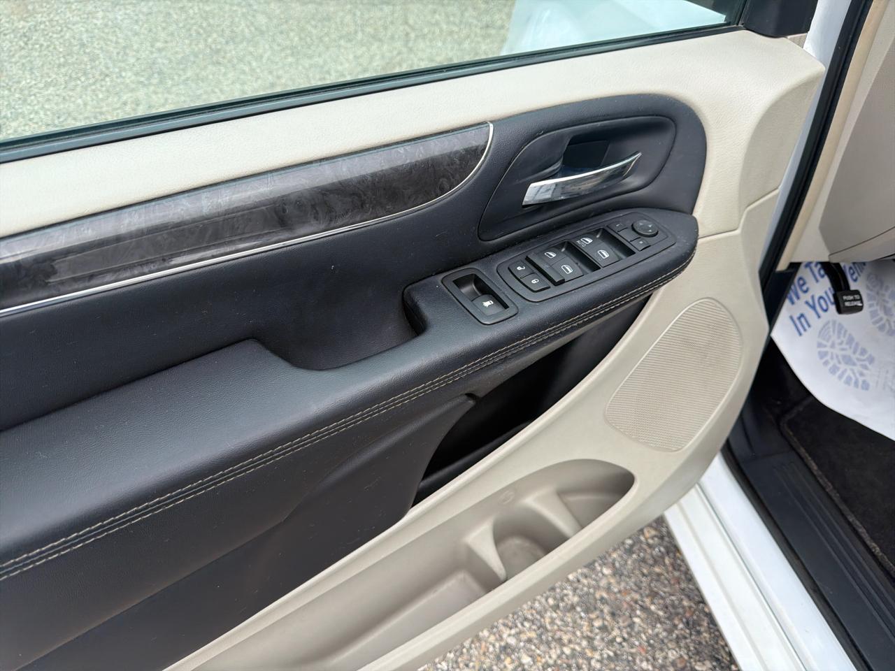 Chrysler Town & Country 4dr Wgn Touring-L 2016