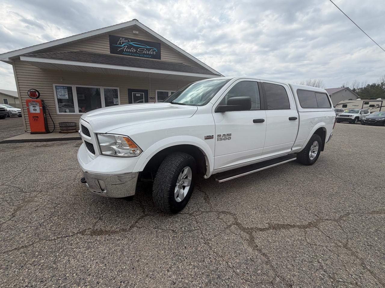 RAM 1500 4WD Crew Cab 149" Outdoorsman 2016