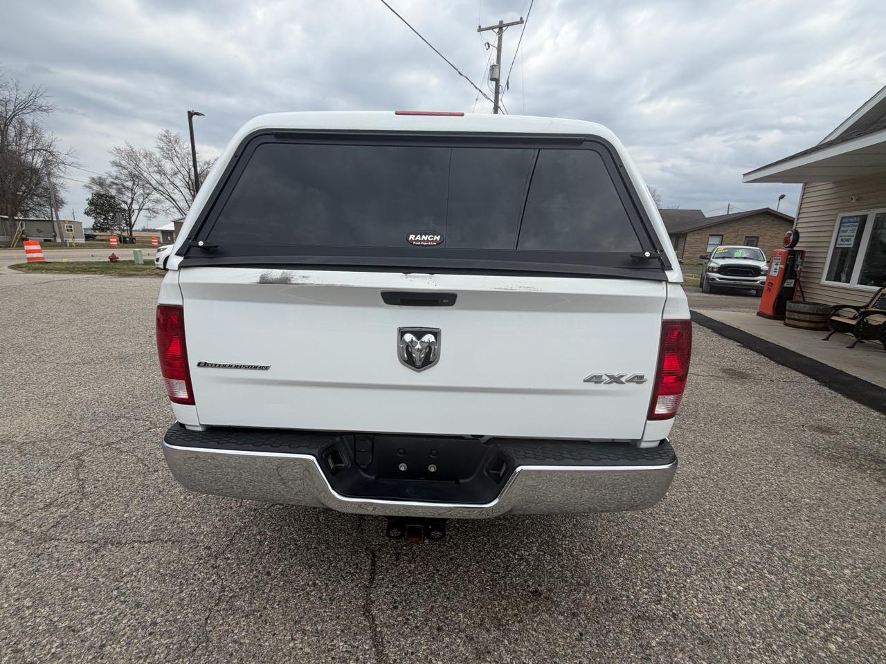 RAM 1500 4WD Crew Cab 149" Outdoorsman 2016
