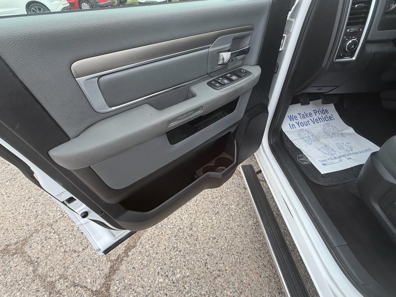 RAM 1500 4WD Crew Cab 149" Outdoorsman 2016