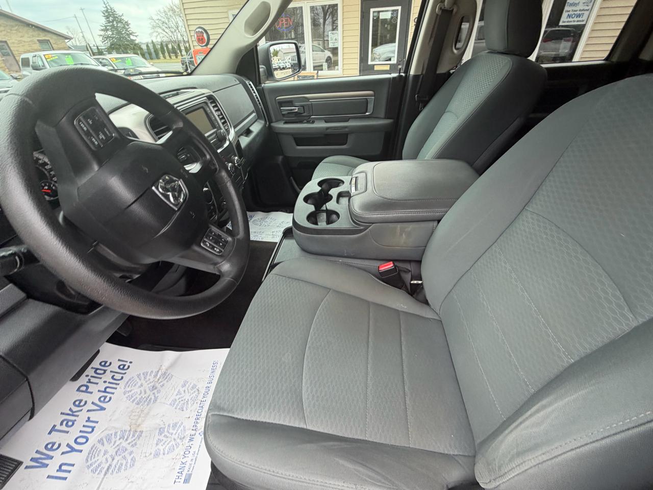 RAM 1500 4WD Crew Cab 149" Outdoorsman 2016