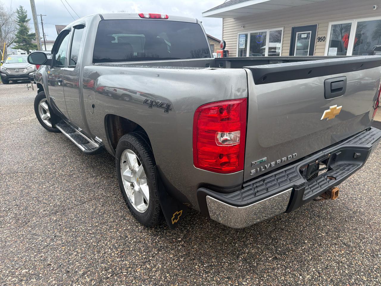 Chevrolet Silverado 1500 4WD Ext Cab 143.5" LT 2012