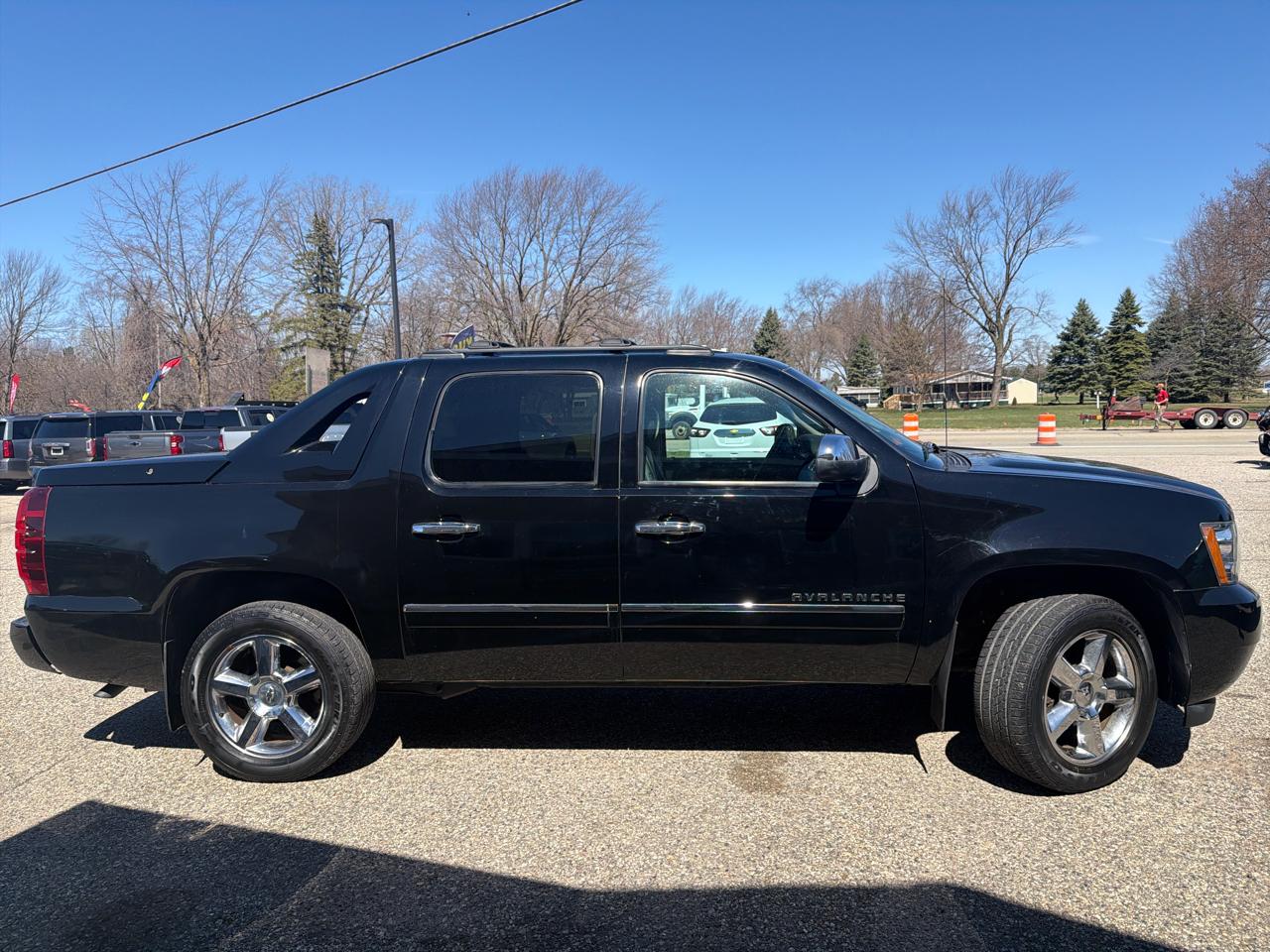 Chevrolet Avalanche 4WD Crew Cab LTZ 2012