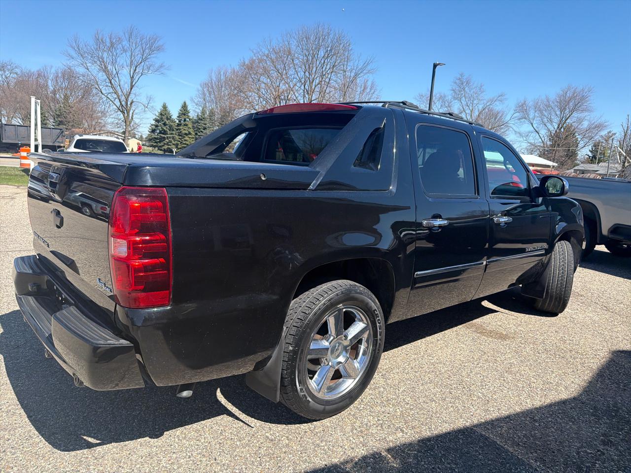 Chevrolet Avalanche 4WD Crew Cab LTZ 2012