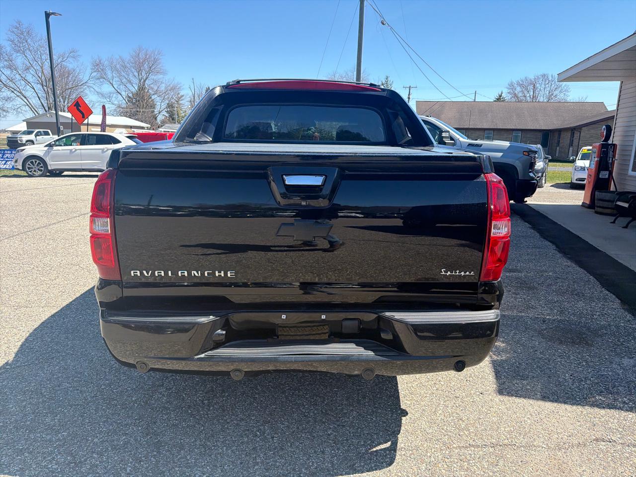 Chevrolet Avalanche 4WD Crew Cab LTZ 2012