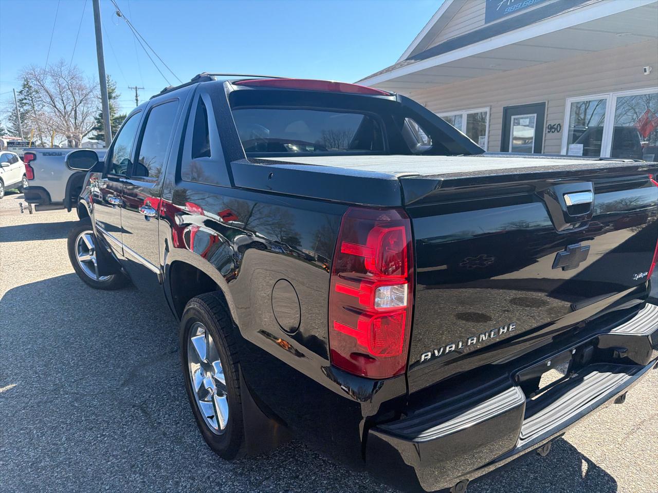 Chevrolet Avalanche 4WD Crew Cab LTZ 2012
