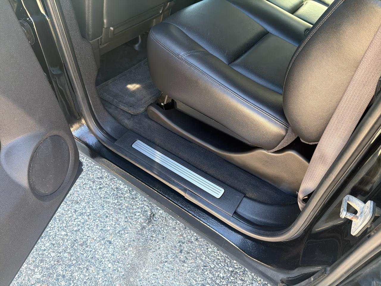 Chevrolet Avalanche 4WD Crew Cab LTZ 2012