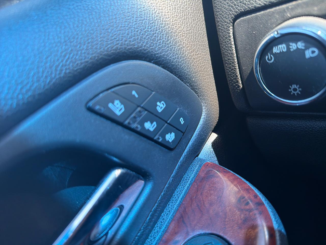 Chevrolet Avalanche 4WD Crew Cab LTZ 2012