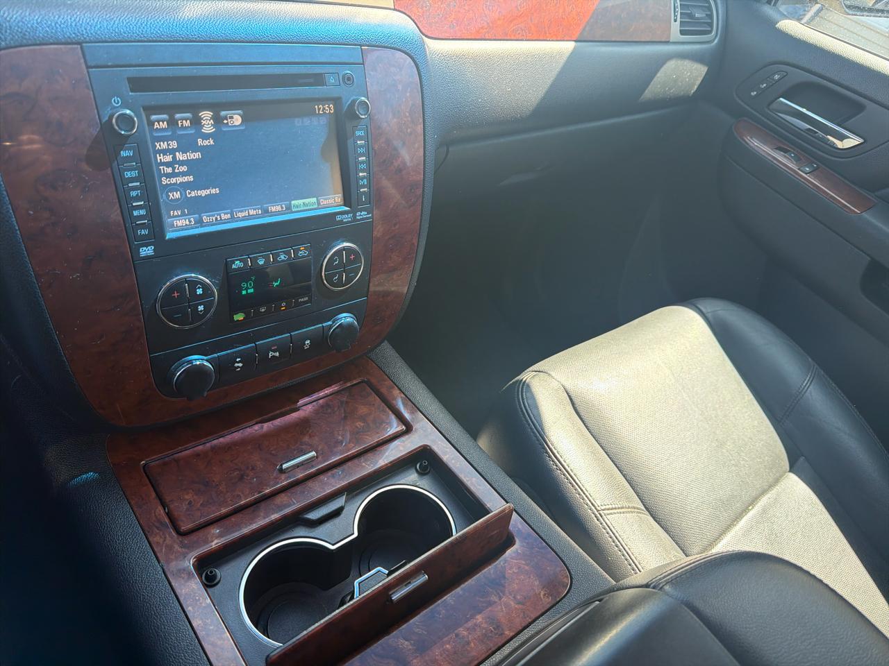 Chevrolet Avalanche 4WD Crew Cab LTZ 2012